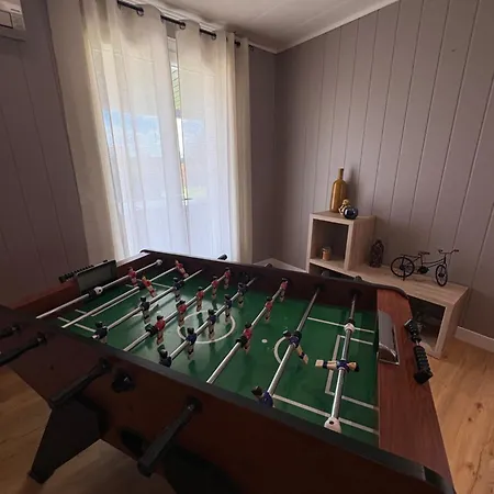 Дом отдыха Maison Avec Billard Babyfoot Ping-pong Piscine 10 A 12 Personnes Cours-de-Pile